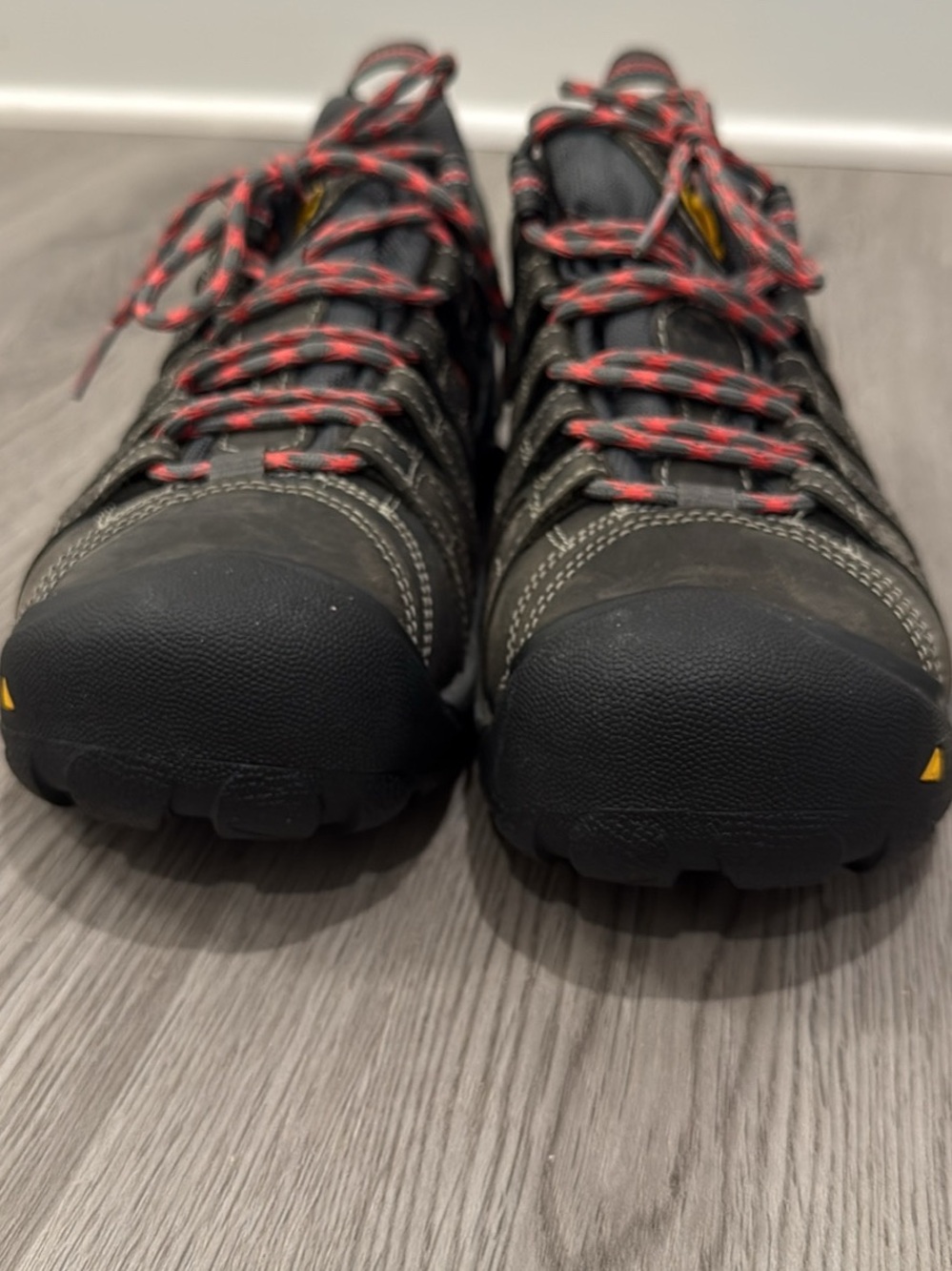 Keen Women's Lace-Up Hiking Boots - Black with Pink Accents STEEL TOE!! - Picture 3 of 9